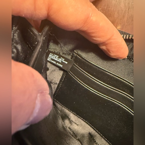 Michael Kors Daniela Large Marquetry Patchwork Leather Wristlet EUC - Picture 4 of 11